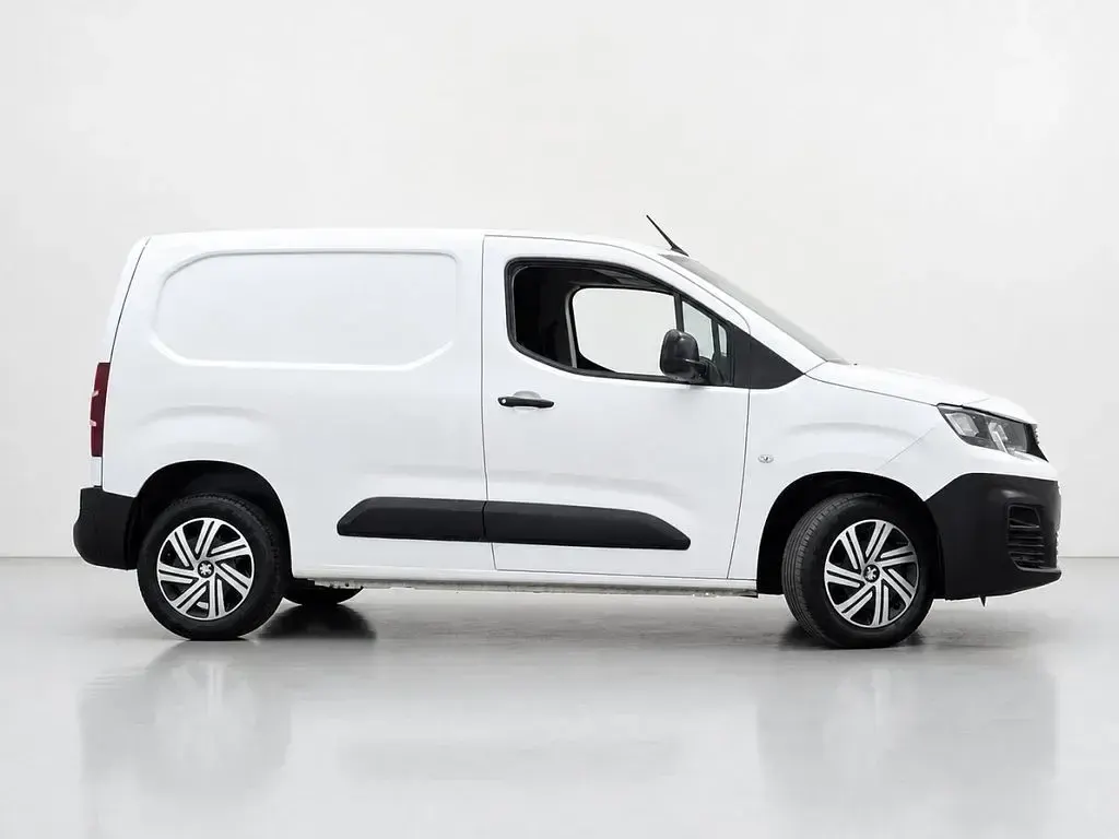 Used Peugeot Partner 100 HP (73 kW) 2020 White MPV