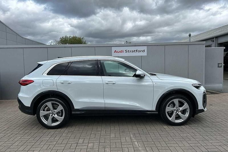 Used Audi Q5 S-Line 204 HP (150 kW) 2025 Glacier white SUV