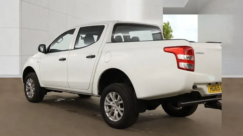Used Mitsubishi L200 178 HP (130 kW) 2015 White Pickup