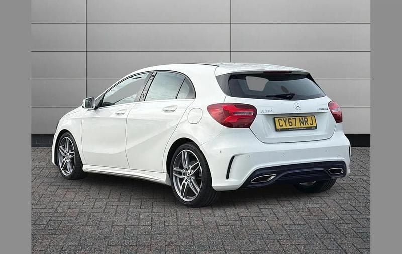 Used Mercedes A180 AMG Line Premium 122 HP (89 kW) 2017 White Hatchback