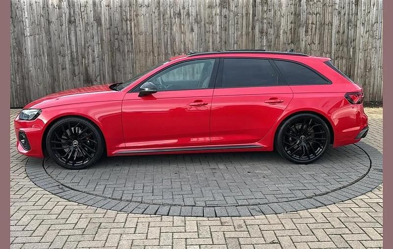 Used Audi RS4 Design 444 HP (326 kW) 2021 Red Estate