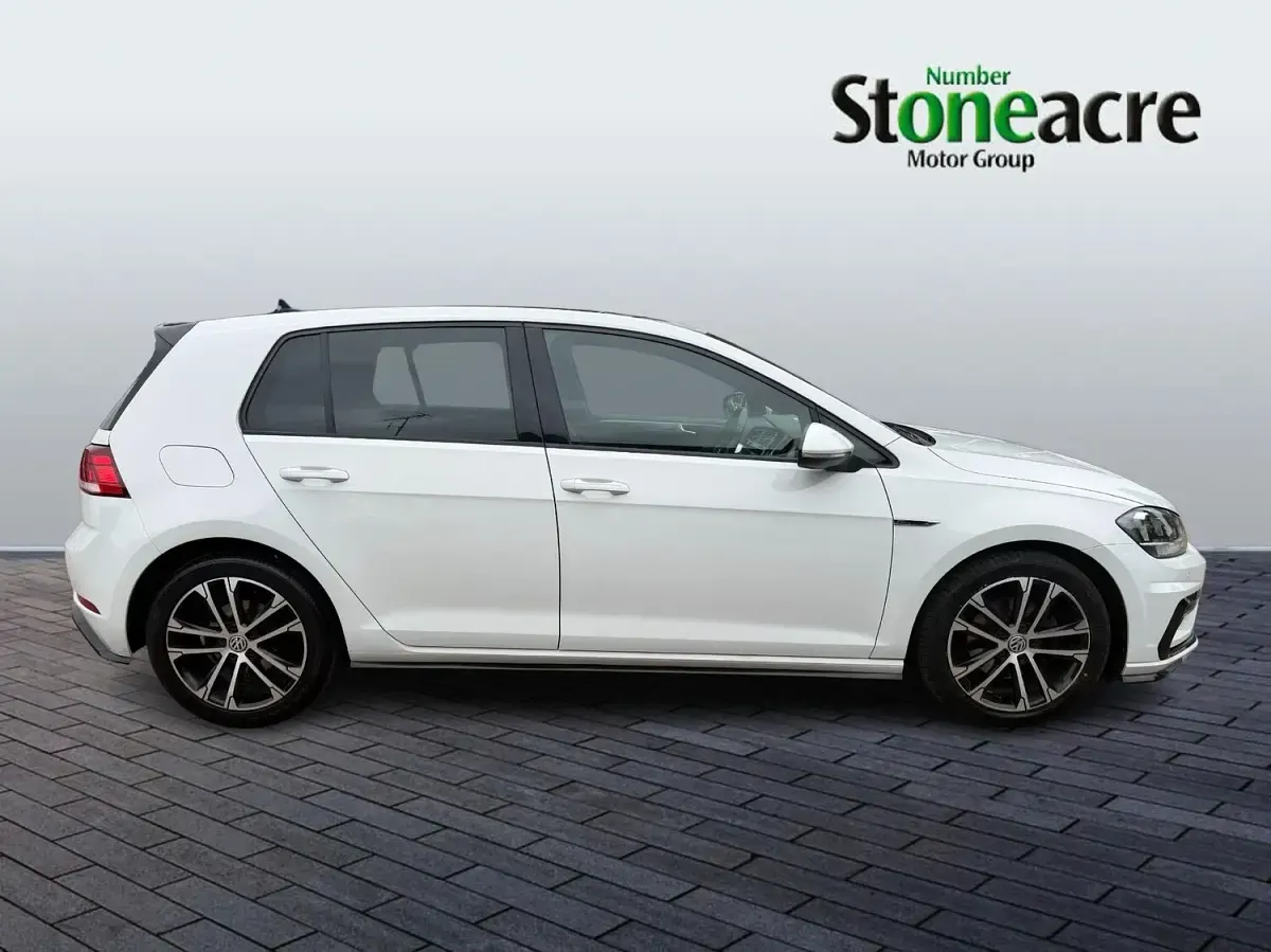 Used VW Golf VII R-line 150 HP (110 kW) 2019 White Hatchback
