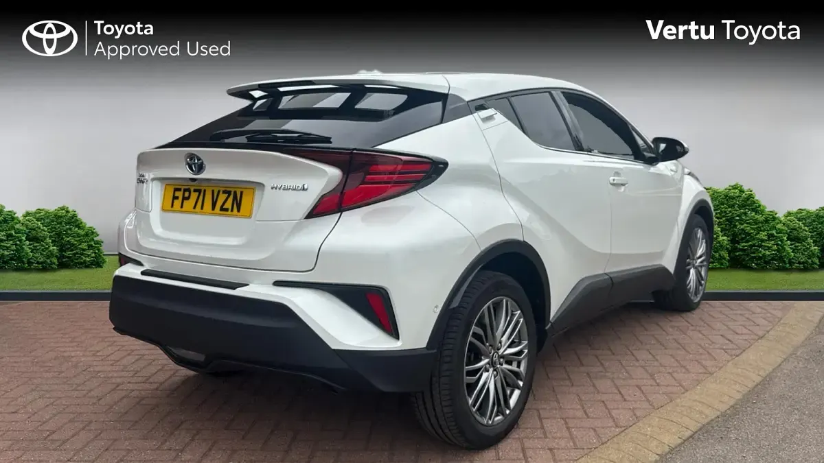 Used Toyota C-HR 122 HP (89 kW) 2022 White SUV
