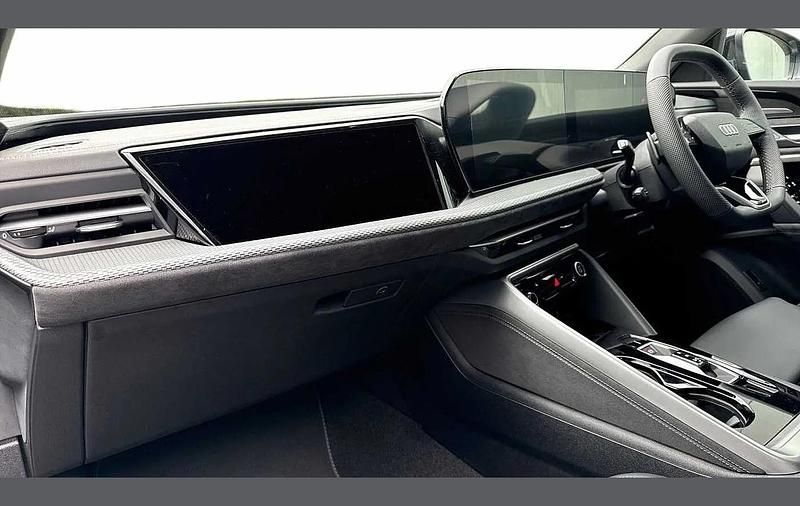 Used Audi Q5 Sportback Advanced 201 HP (147 kW) 2025 Blue SUV