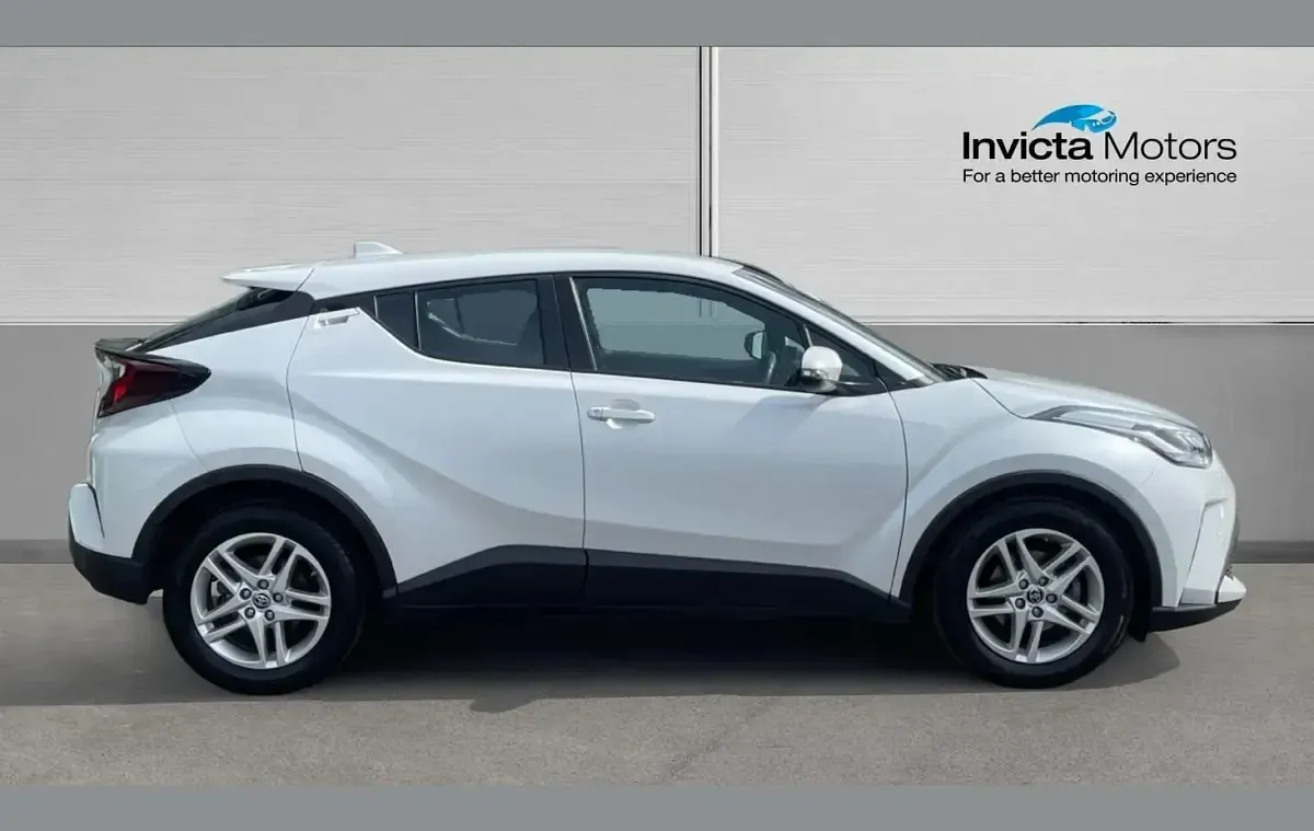 Used Toyota C-HR 122 HP (89 kW) 2023 White SUV