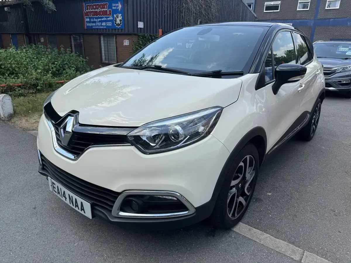 Used Renault Captur Dynamique 90 HP (66 kW) 2016 Cream/black SUV