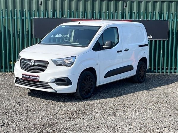 White Used 2020 Vauxhall Combo Sportive MPV | £9,500 (Fair price) - Image 1/1
