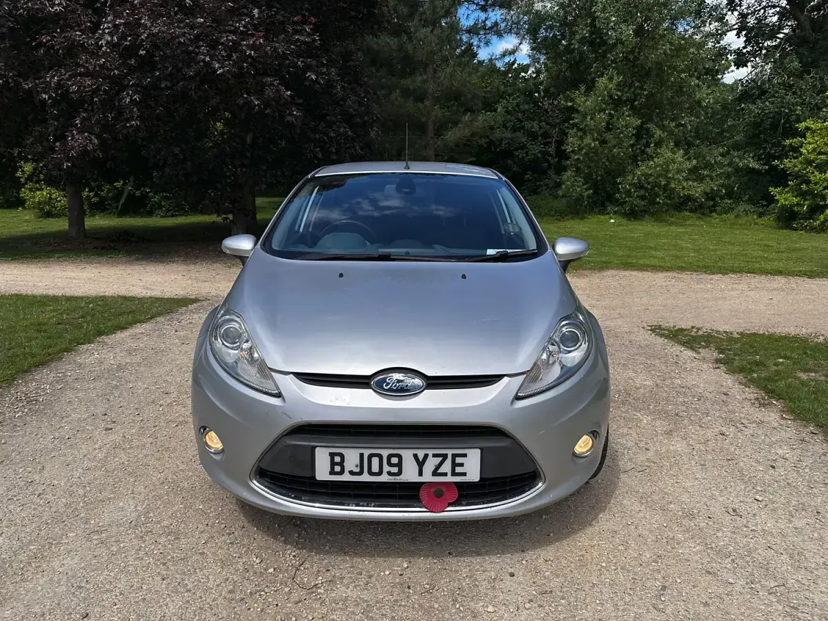 Used Ford Fiesta Titanium 89 HP (65 kW) 2009 Silver Hatchback
