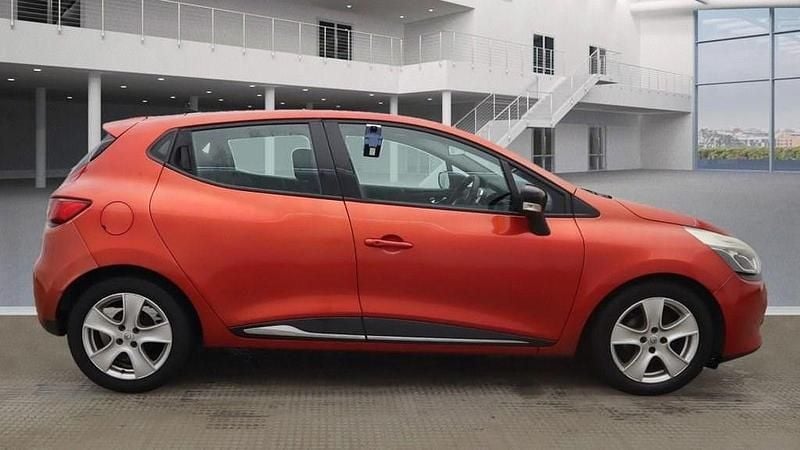 Used Renault Clio IV Dynamique 90 HP (66 kW) 2013 Red Hatchback