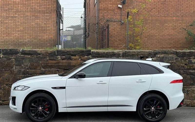Second-hand Jaguar F-Pace R-Sport 180 CP (132 kW) 2019 Alb SUV