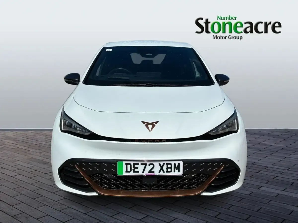 Używany Cupra Born e-Boost 169 kW (230 KM) 2023 Biały Hatchback