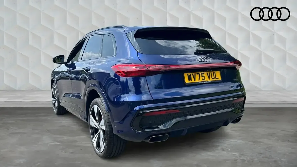Used Audi Q5 Advanced 200 HP (147 kW) 2025 Navarra blue SUV