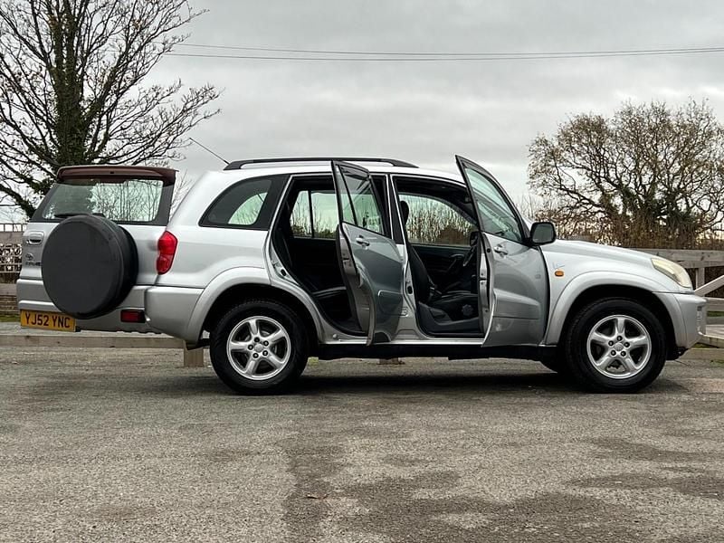 Used Toyota RAV4 147 HP (108 kW) 2003 Silver SUV