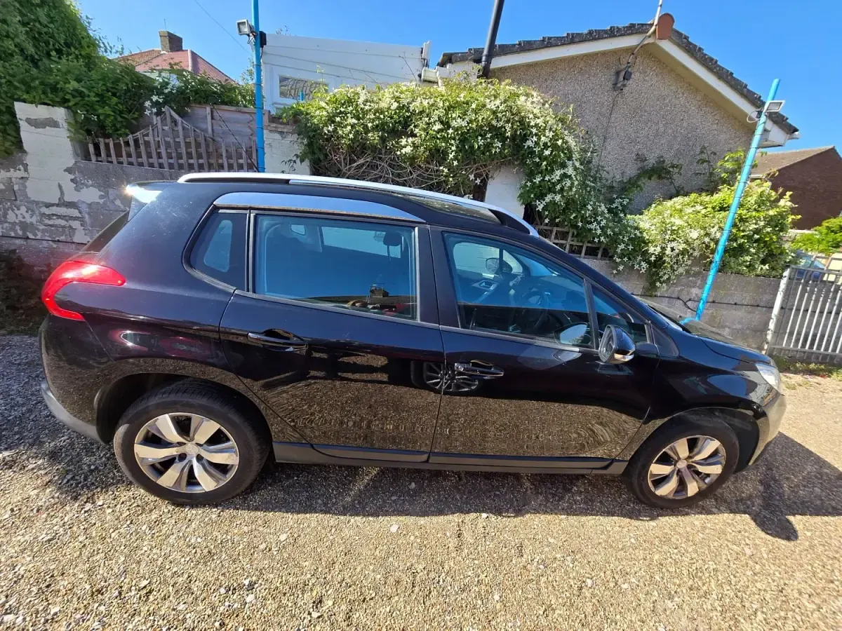 Usado Peugeot 2008 Active 82 CV (60 kW) 2016 Negro SUV