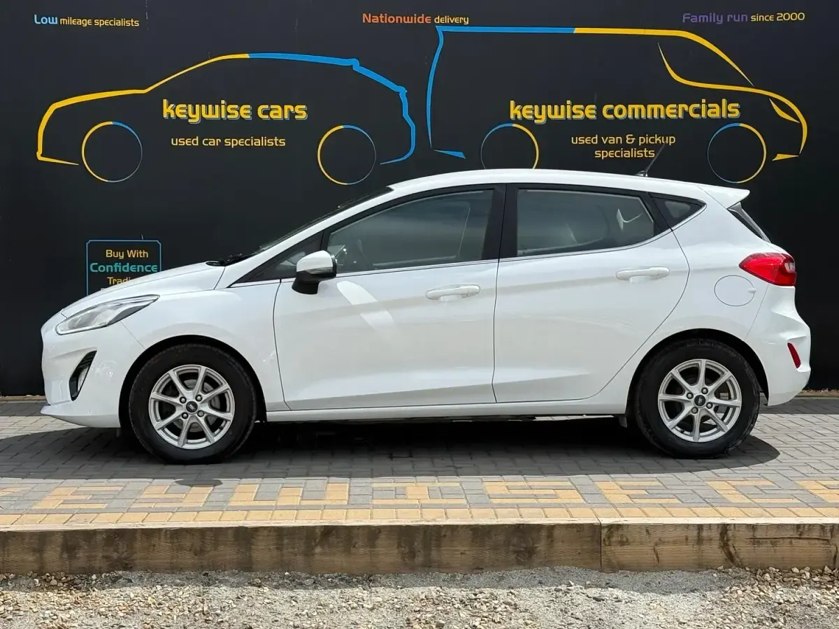Used Ford Fiesta Zetec 100 HP (73 kW) 2018 White Hatchback