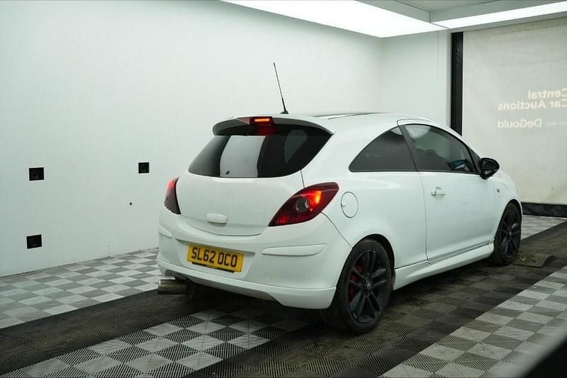 Second-hand Vauxhall Corsa Edition 2012 Alb Hatchback