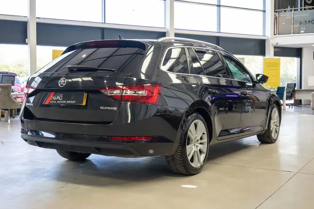 Usado Skoda Superb SE L Executive 150 CV (110 kW) 2018 Negro Familiar