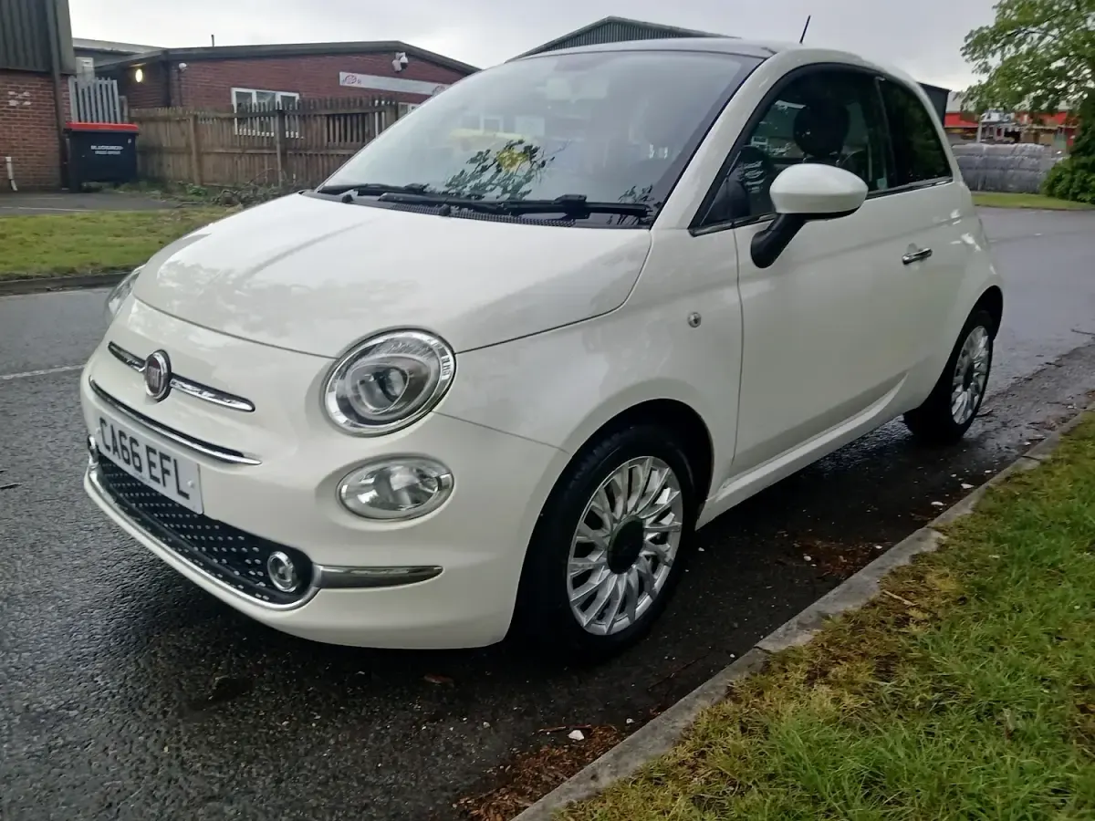 Used Fiat 500 Lounge 105 HP (77 kW) 2016 White Hatchback