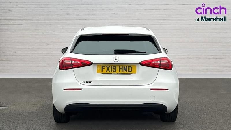 Used Mercedes A180 SE 136 HP (100 kW) 2019 White Hatchback
