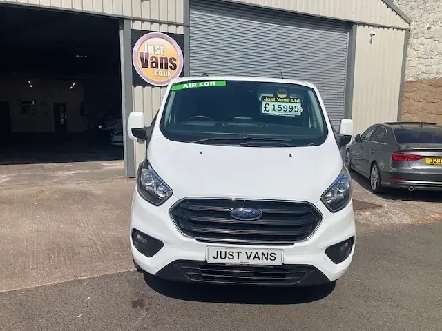 Used Ford Transit Custom Limited 130 HP (95 kW) 2023 White Van
