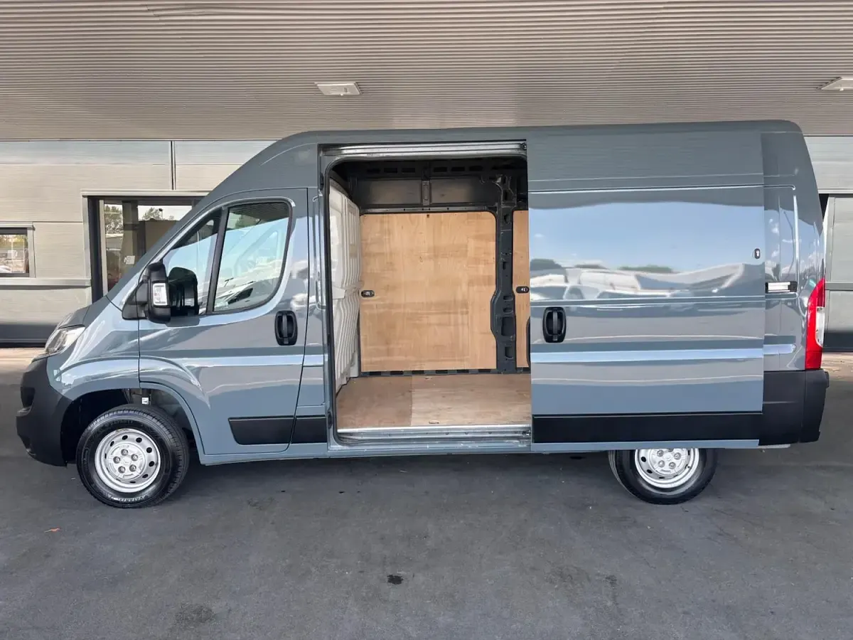 Used Citroën Relay 140 HP (102 kW) 2024 Grey Van