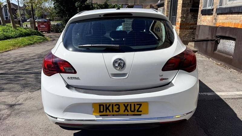 Used Vauxhall Astra SRi 2013 White Hatchback