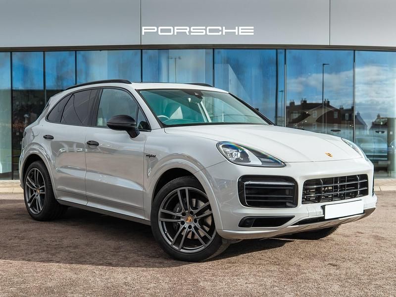 Used Porsche Cayenne Platinum Edition 462 HP (339 kW) 2022 Grey SUV
