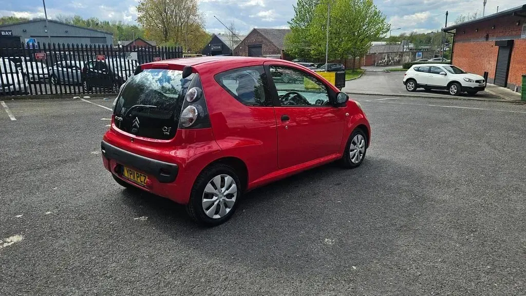 Used Citroën C1 VTR Sport 68 HP (50 kW) 2011 Red Hatchback
