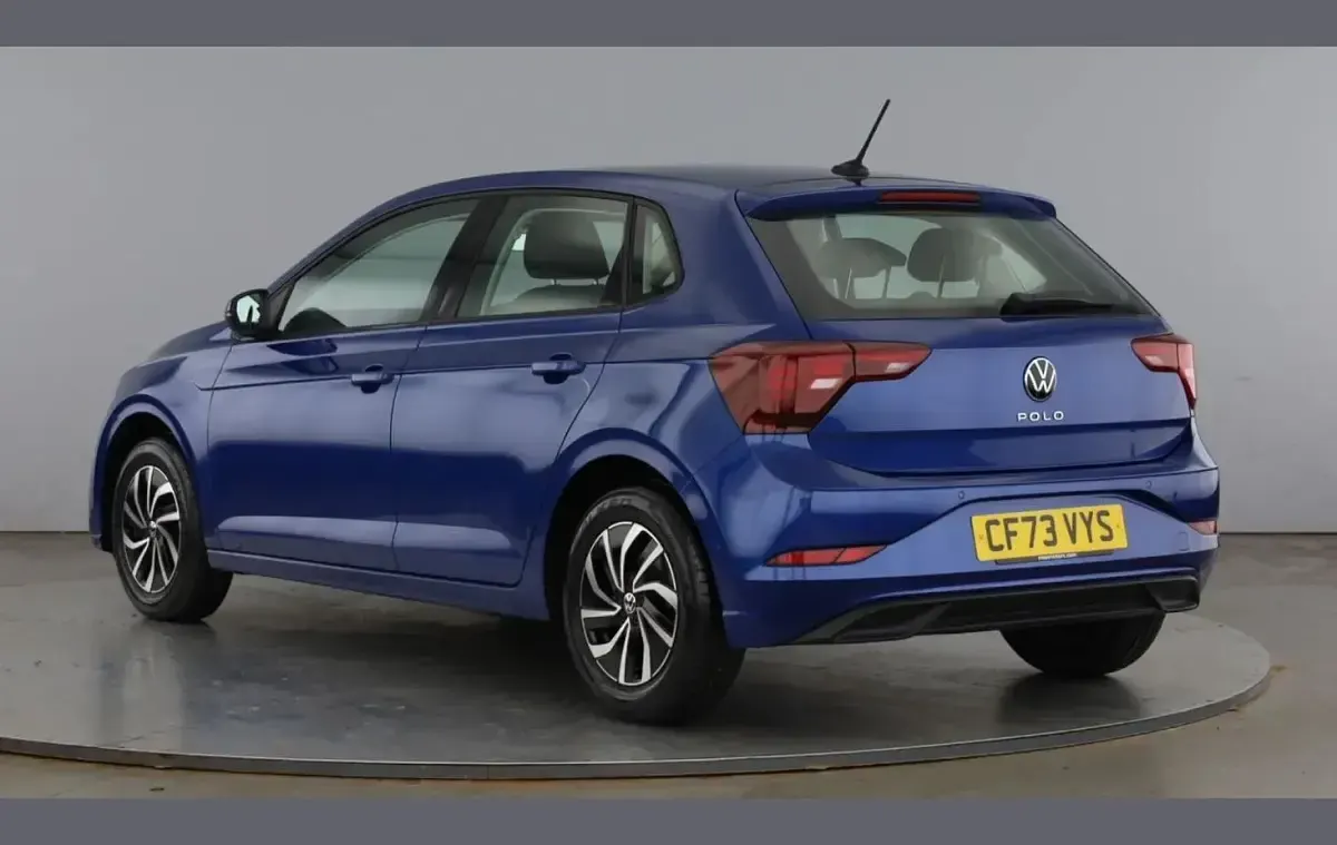 Used VW Polo Life 95 HP (69 kW) 2023 Blue Hatchback