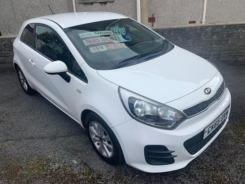 White Used 2015 Kia Rio 2 Hatchback | £4,495 (Fair price) - Image 1/4
