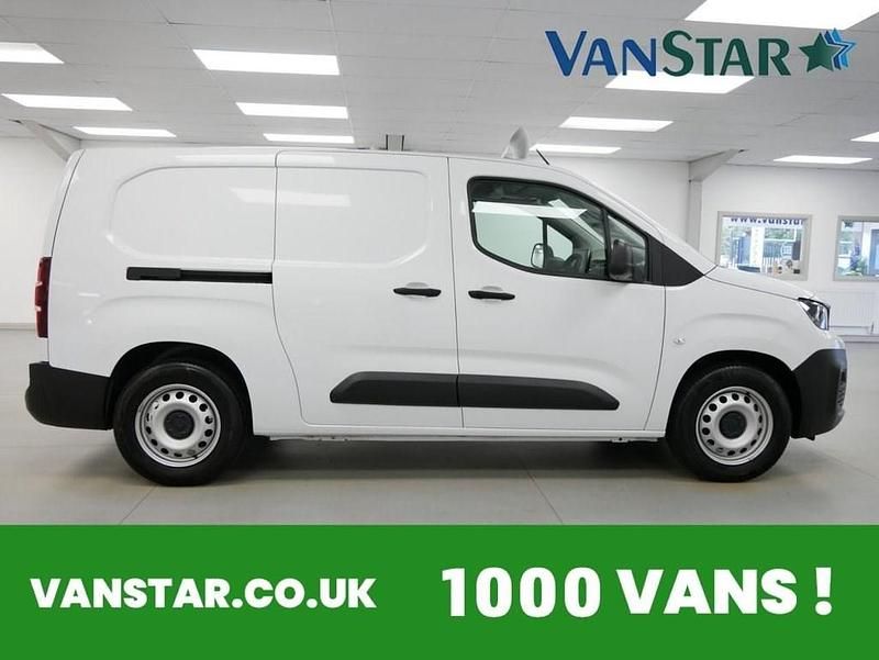 Used Peugeot E-Partner Premium 100 kW (136 HP) 2024 White MPV