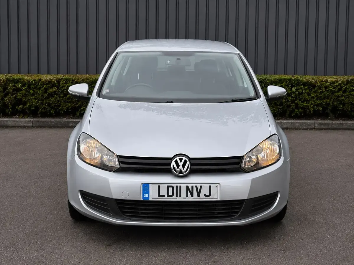 Begagnad VW Golf VI 2011 Silver Halvkombi