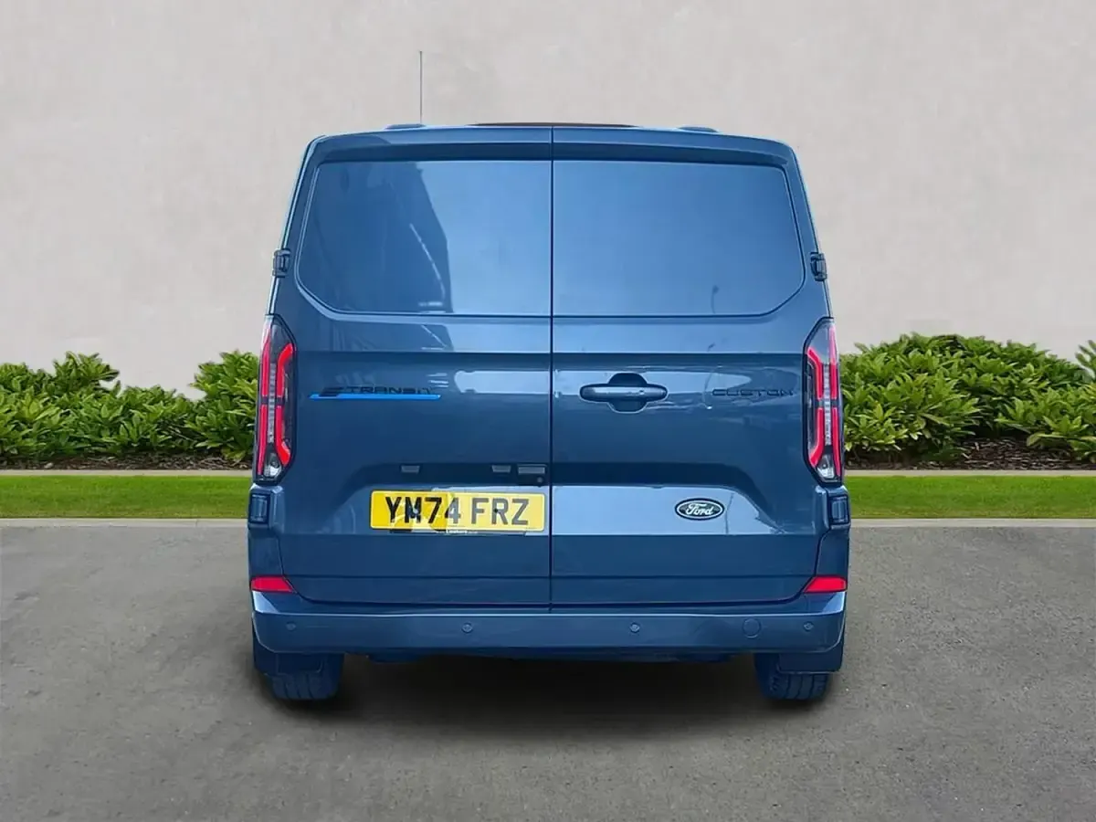 Usado Ford E-Transit Limited 100 kW (136 HP) 2024 Azul Van