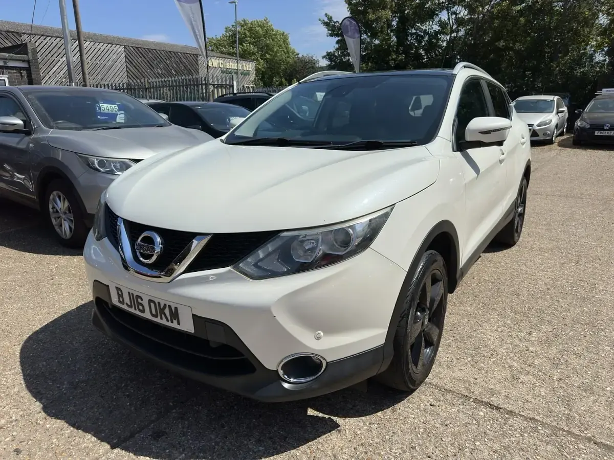 Used Nissan Qashqai N-TEC 130 HP (95 kW) 2016 White SUV