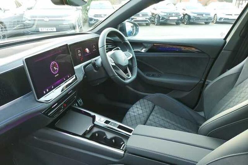 Used VW Passat R-line 272 HP (200 kW) 2025 Estate