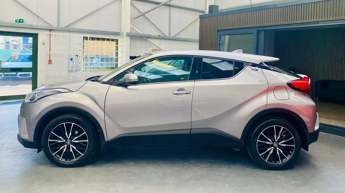 Used Toyota C-HR 116 HP (85 kW) 2017 Silver SUV