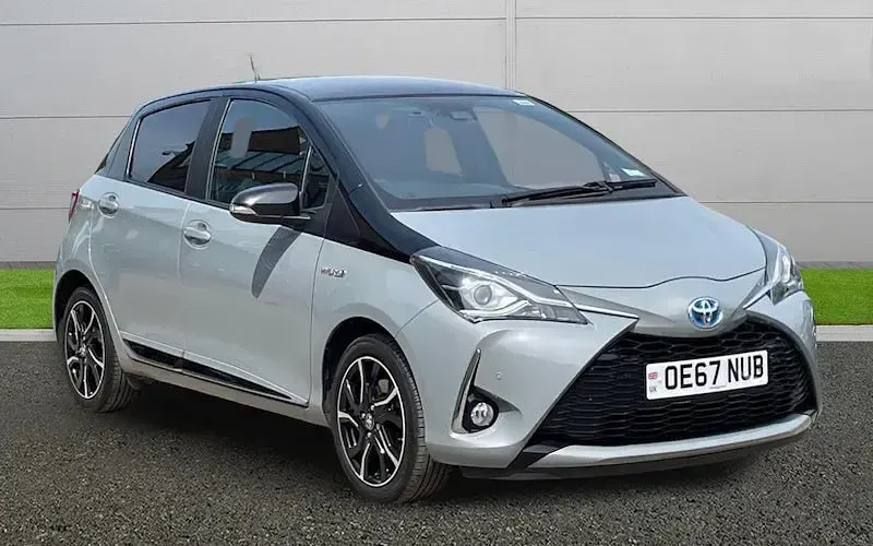 Usado Toyota Yaris Hybrid Design 101 CV (74 kW) 2017 Utilitario