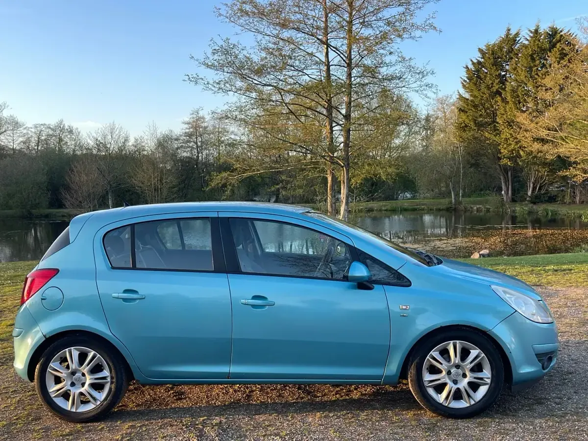 Used Vauxhall Corsa 90 HP (66 kW) 2010 Blue Hatchback
