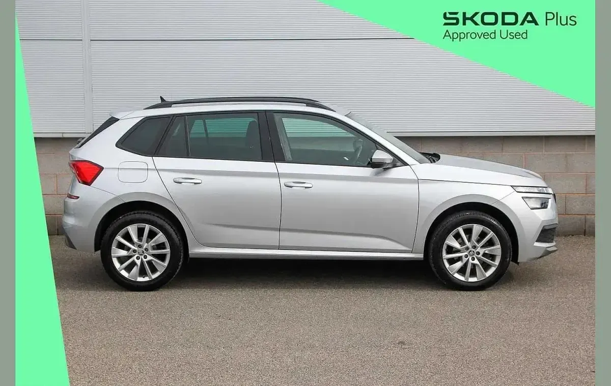 Used Skoda Kamiq SE Drive 94 HP (69 kW) 2023 Brilliant silver metallic SUV