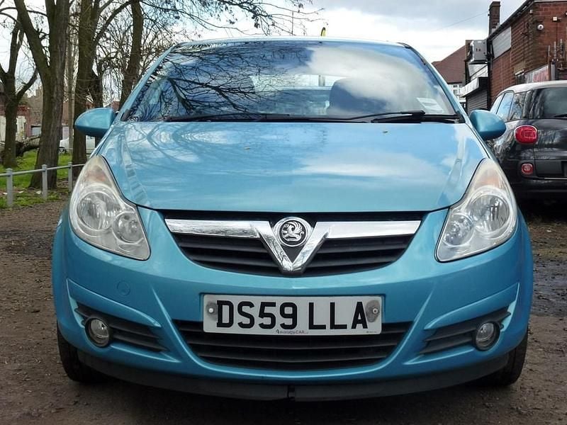 Second-hand Vauxhall Corsa 99 CP (72 kW) 2010 Albastru Hatchback