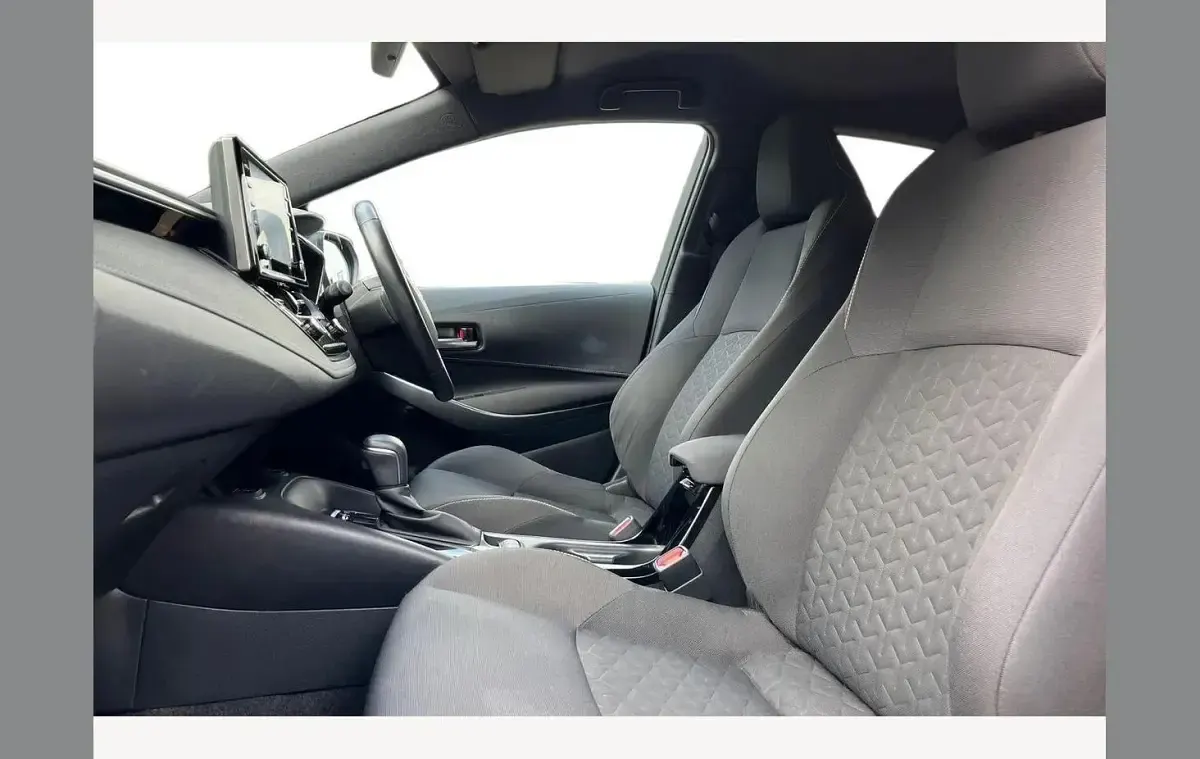 Used Toyota Corolla Design 122 HP (89 kW) 2019 Black Hatchback