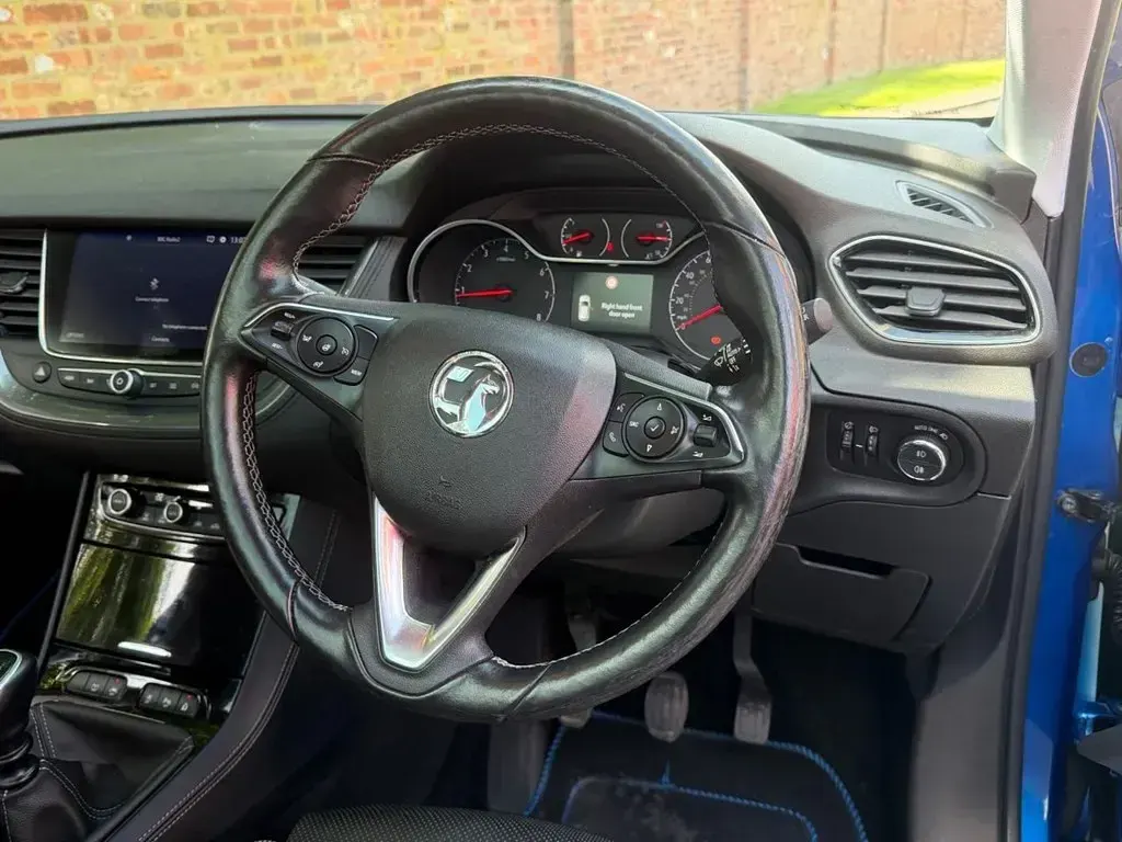 Second-hand Vauxhall Grandland X Elite 130 CP (95 kW) 2018 Albastru SUV