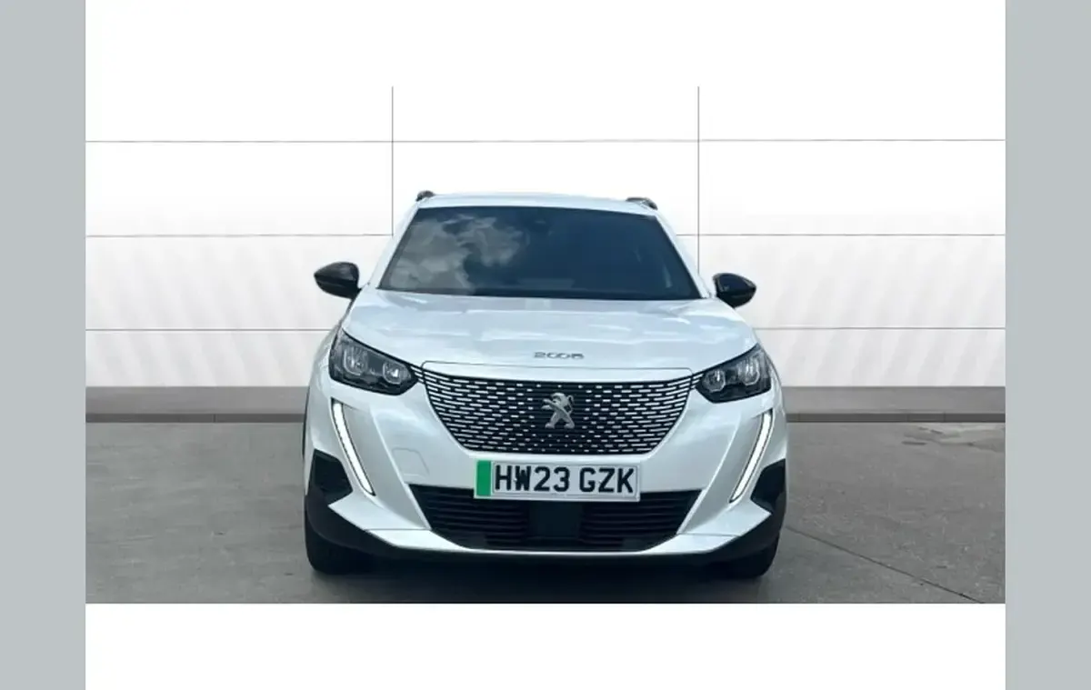 Used Peugeot e-2008 Allure+ 100 kW (136 HP) 2023 White SUV