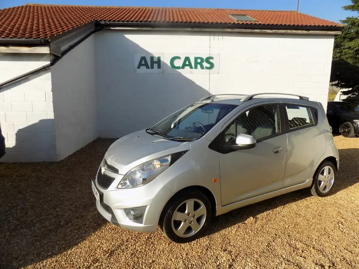 Used Chevrolet Spark LT 81 HP (59 kW) 2011 Silver Hatchback