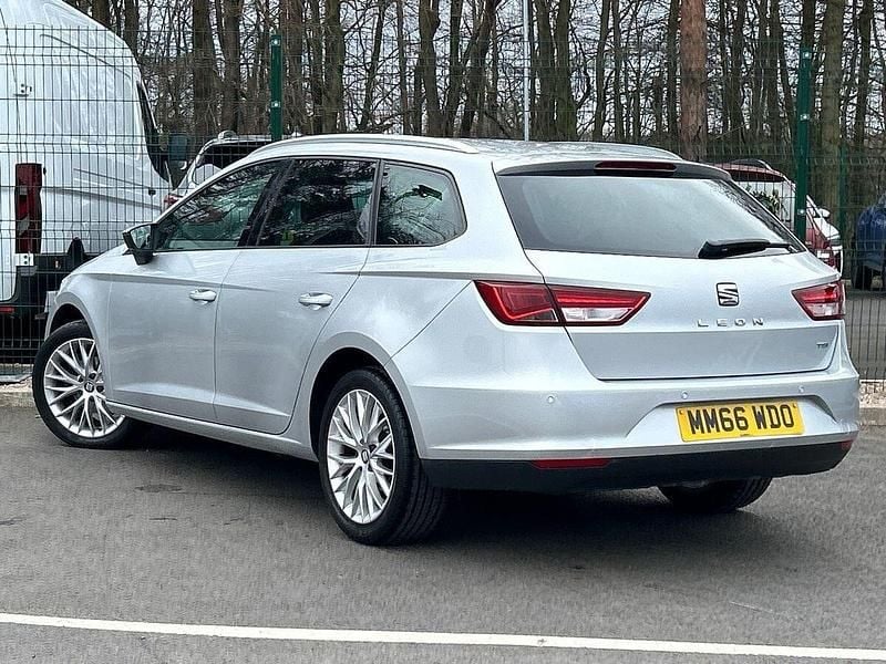 Begagnad Seat Leon Sport 110 HK (80 kW) 2017 Silver Kombi