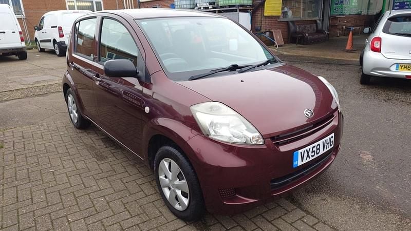 Used Daihatsu Sirion 69 HP (50 kW) 2008 Red Hatchback