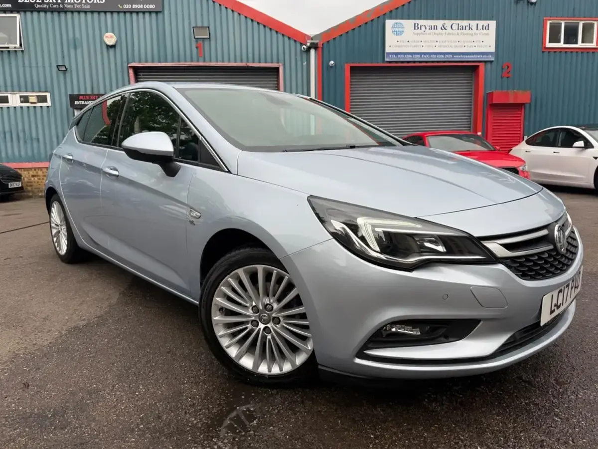 Używany Vauxhall Astra Elite 150 KM (110 kW) 2017 Srebrny Hatchback