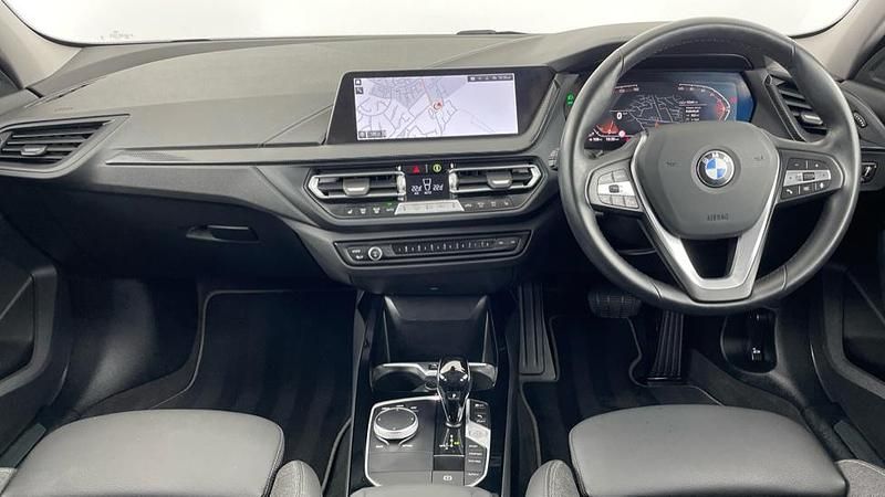 Used BMW 118 Sport Line 136 HP (100 kW) 2023 White Hatchback