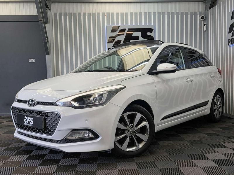 Used Hyundai i20 Premium SE 84 HP (61 kW) 2015 White Hatchback