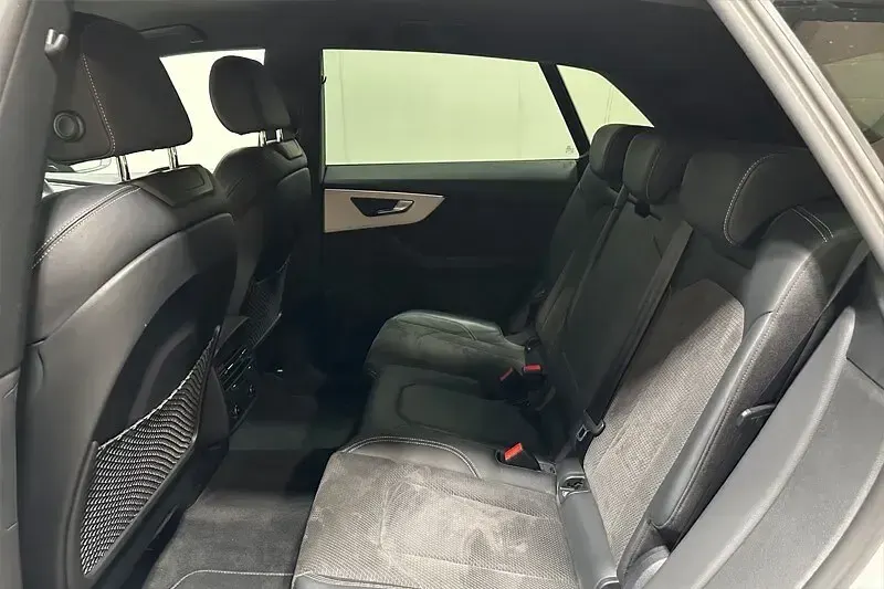 Used Audi Q8 S-Line 286 HP (210 kW) 2019 White SUV